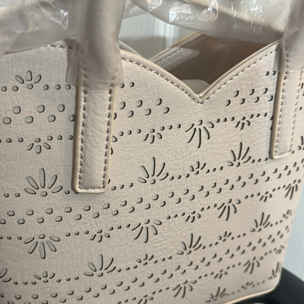 LC Lauren Conrad Cream Crossbody Bag - Picture 7 of 14